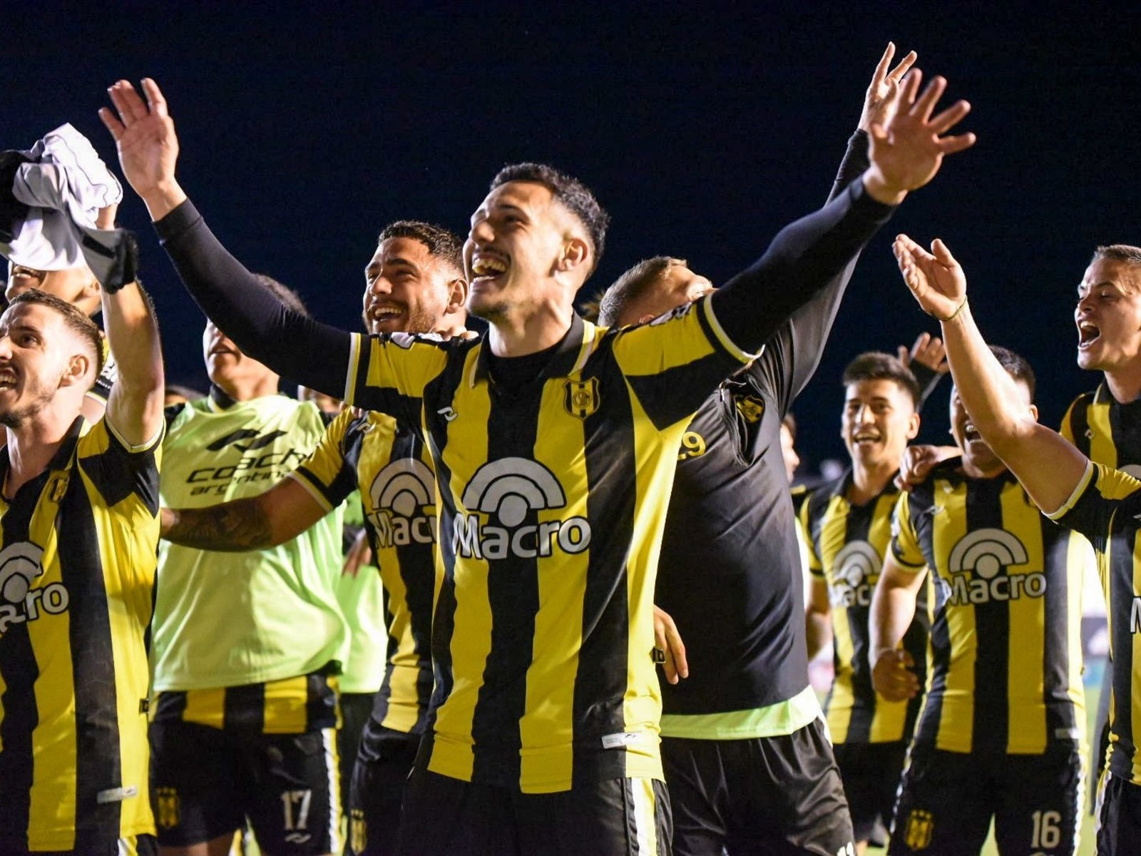 Deportivo Madryn: de las ligas regionales y el Ascenso profundo a soñar con hacer historia y ascender a Primera :: Olé
