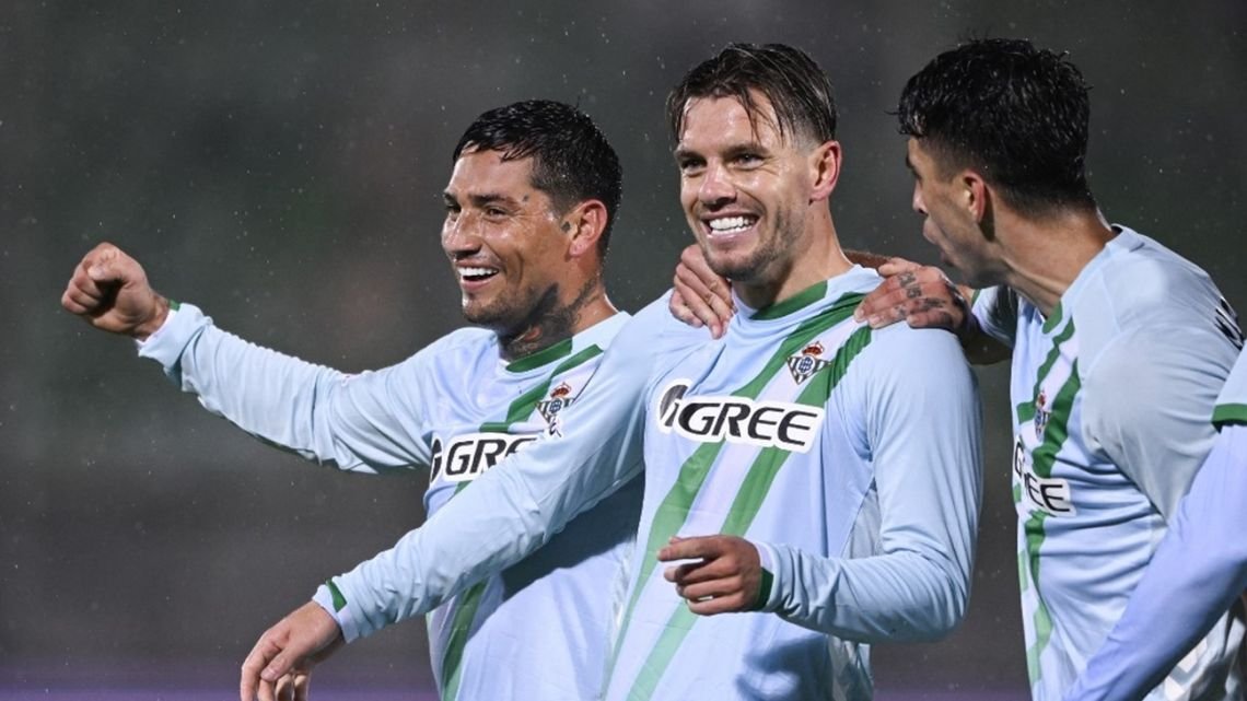Giovani Lo Celso marcó el primer gol argentino de la Europa League 2025/26