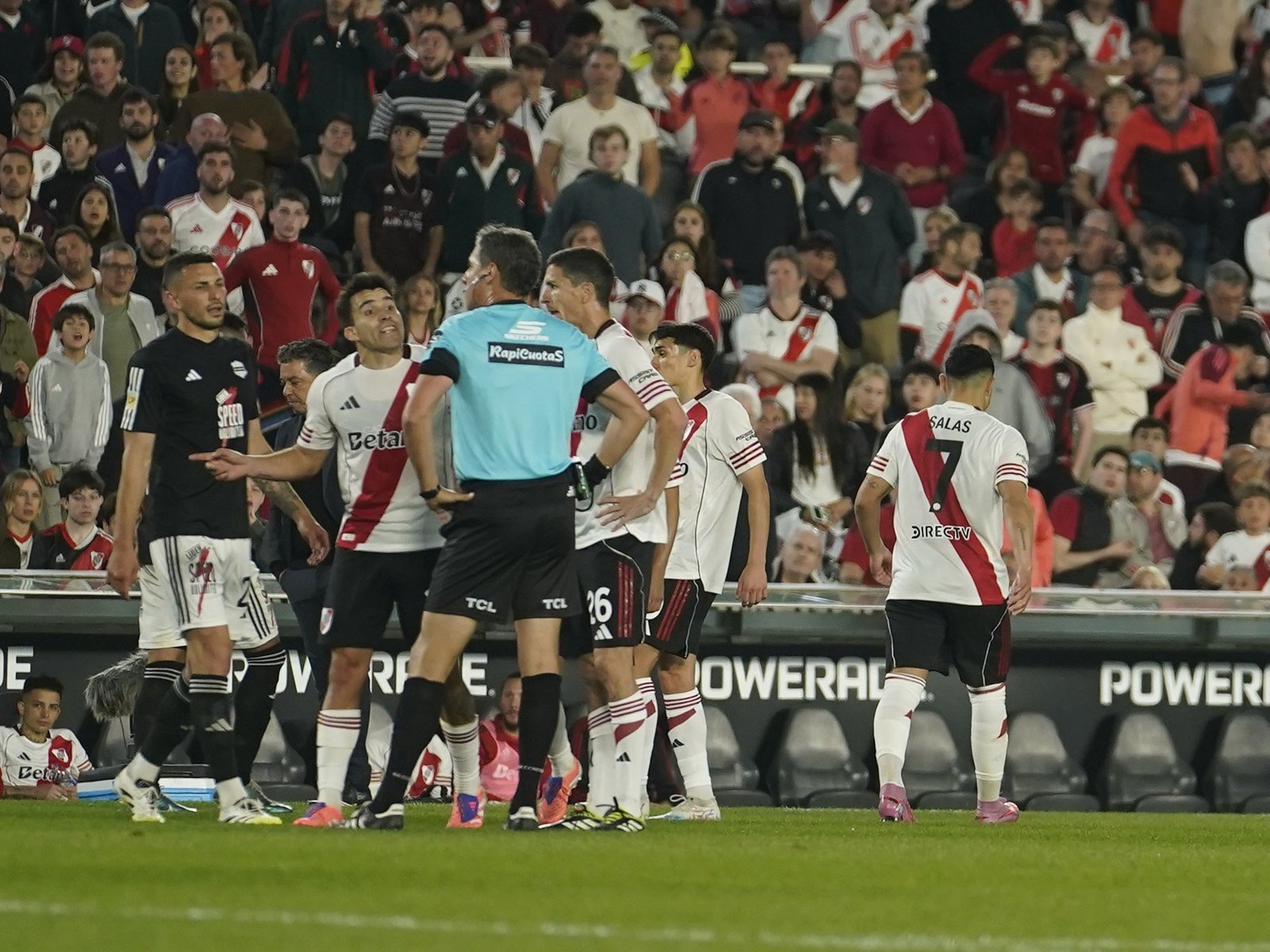 La sanción a Salas: qué se pierde y otra vez el Tribunal achicó una suspensión :: Olé