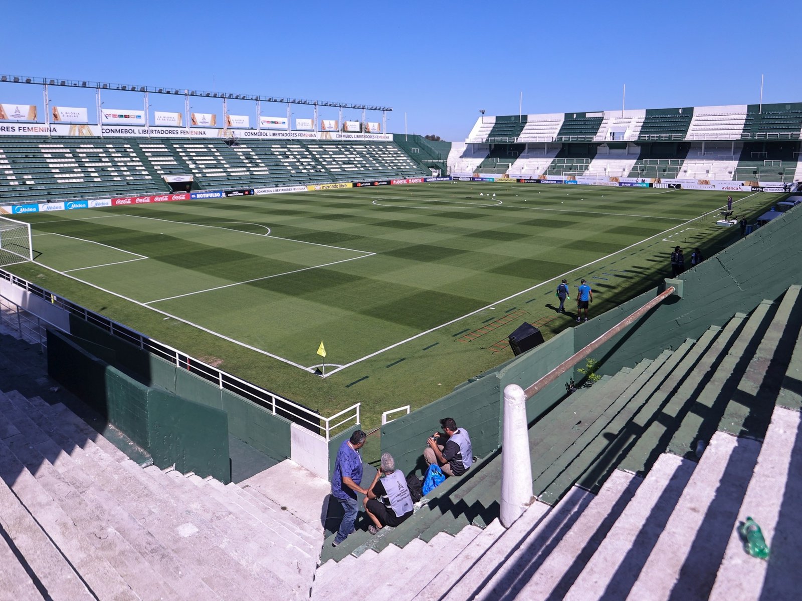 No habrá visitantes en el Banfield - Racing de la fecha 12 :: Olé