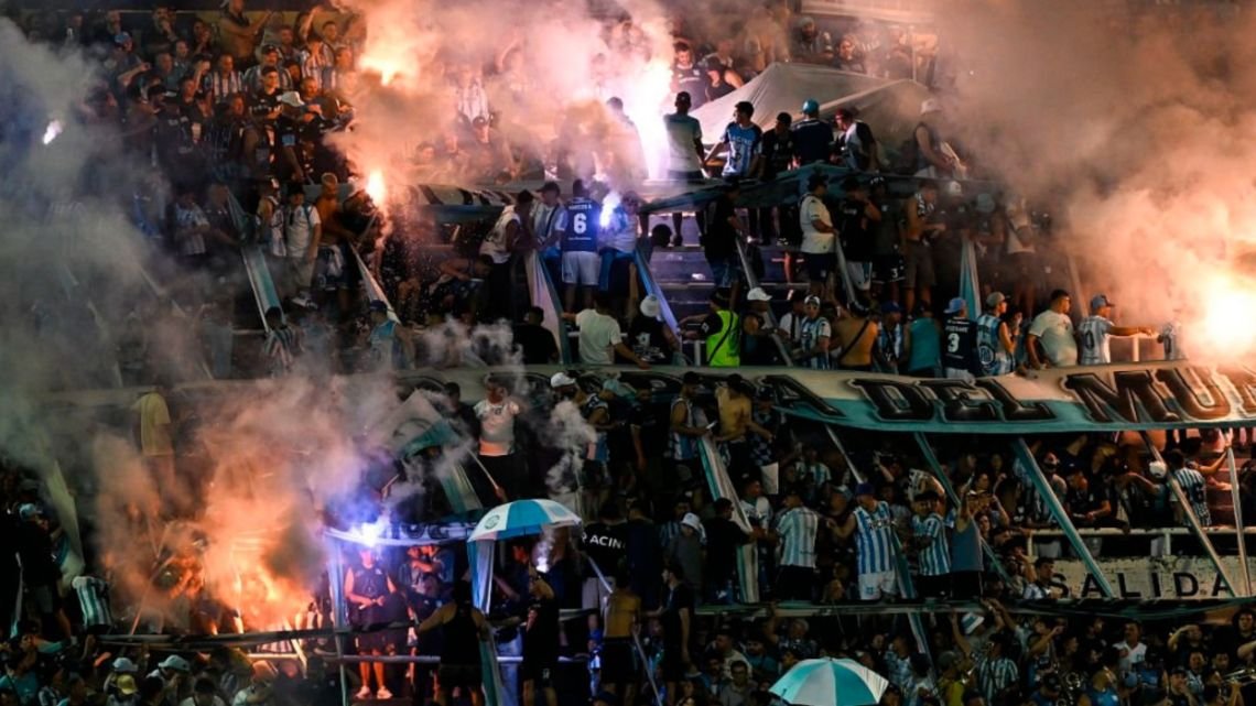 Racing fue sancionado por la mala conducta de sus hinchas y recibió una sanción