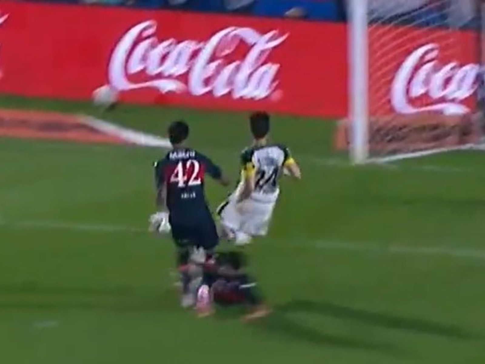 Video: el penal que Penel no sancionó para Defensa y Justicia :: Olé