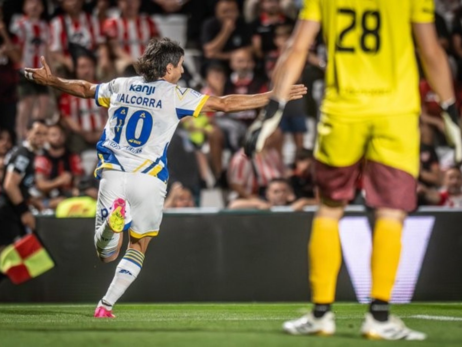 Central venció a Instituto con un Di María decisivo y es único líder :: Olé