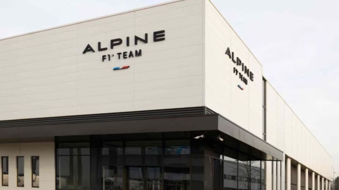 El extraño ingreso de dos sospechosos a las oficinas de Alpine