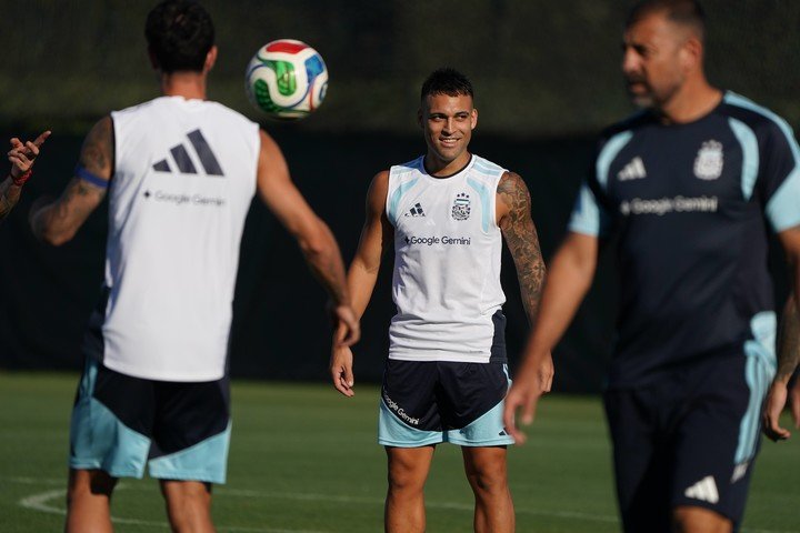 Lautaro en la práctica de domingo (Foto: Juano Tesone/ Enviado especial).