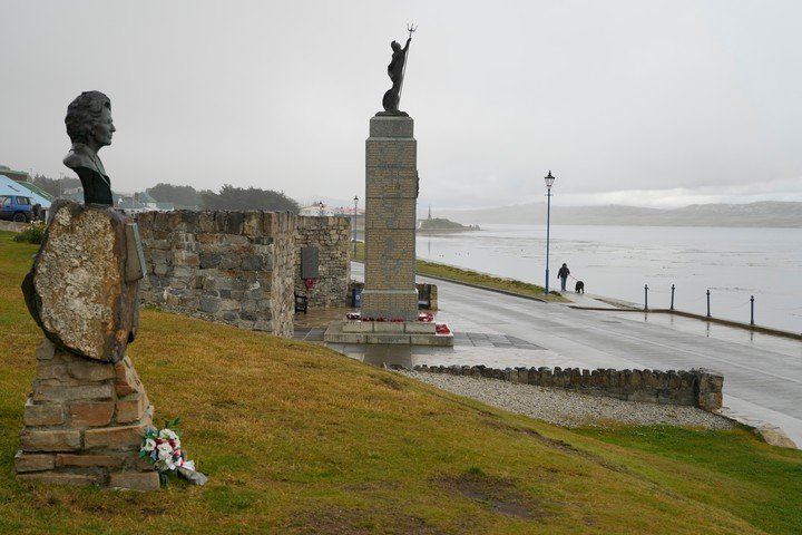 Un busto de Margaret Thatcher en las Malvinas.