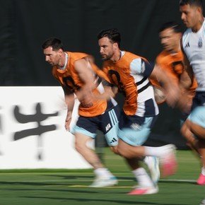 La práctica de la Selección antes de Suiza: 300 periodistas, 14 pecheras, ¿y el equipo?