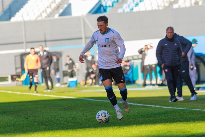 Alfonso Espino, de 34 años, llegó libre de Rayo Vallecano para reemplazar a Gabriel Rojas. Foto: Prensa Racing.