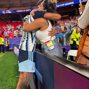 El emotivo gesto de Nicolás González tras ganarle a Suiza con una fotógrafa muy especial