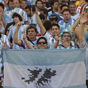 Malvinas, la bandera prohibida en Argentina-Inglaterra
