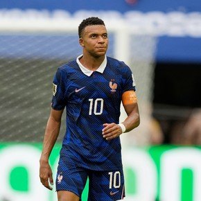 Mbappé: "Me hubiera gustado no ser el máximo goleador y jugar la final" y "mañana Messi va a hacer un gol seguro"