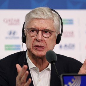 Wenger defendió las pausas de hidratación: "No cambiaron resultados"