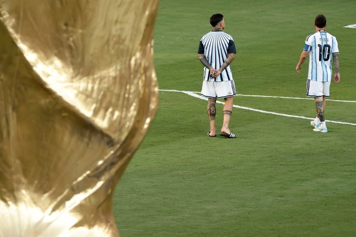Messi y Enzo Fernández, post final.
(AP Photo/Adam Hunger)