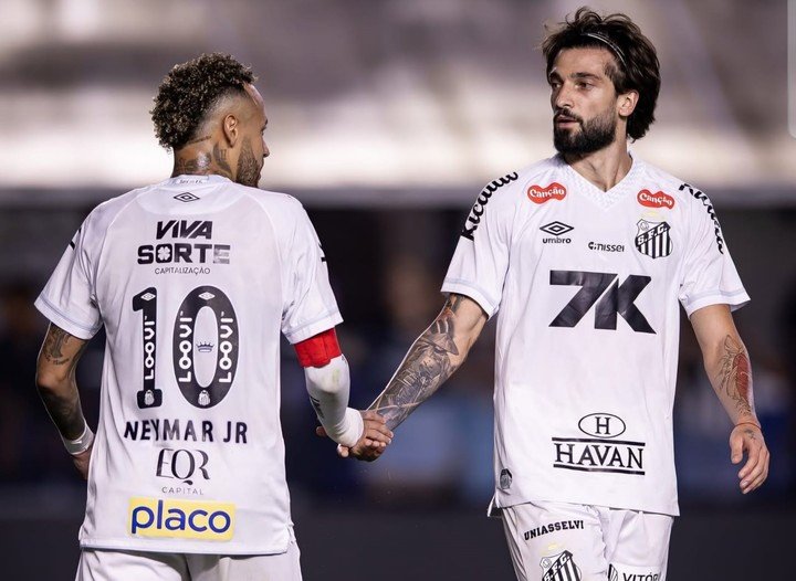 Díaz fue compañero de Neymar en Santos.