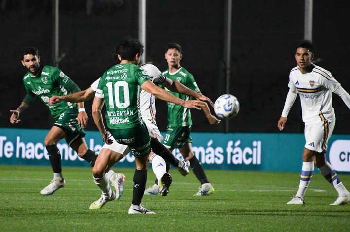 Nicolás Gaitán usó la 10 en Sarmiento.