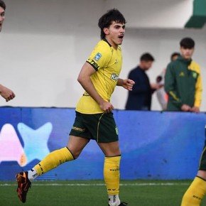 Defensa sufrió sobre el final, pero le ganó a Riestra y consiguió su primer triunfo en el Clausura