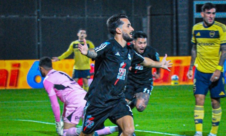 Sánchez, autor del primer tanto frente a los liderados por el Vasco Arruabarrena.