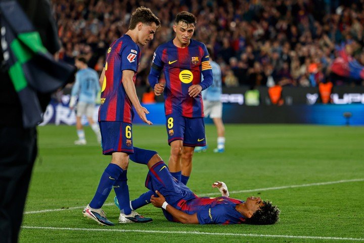 Yamal no pudo jugar la última parte de la temporada con el Barcelona. (AP Photo/Joan Monfort)