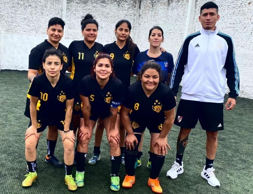 Leandro Juárez ganó un título con Las Cóndoras, equipo de futsal