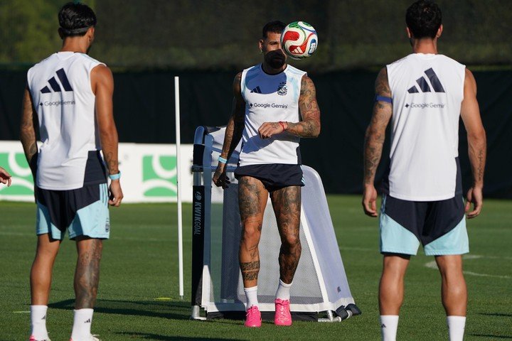 Otamendi. Foto Juano Tesone/ Enviado especial - CLARIN