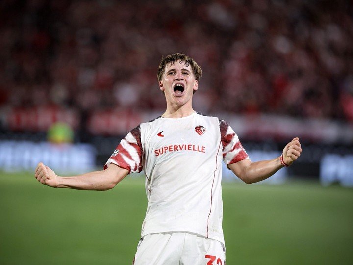 Mikel Amondarain celebra el gol ante Unión. (FOTO: Estudiantes)