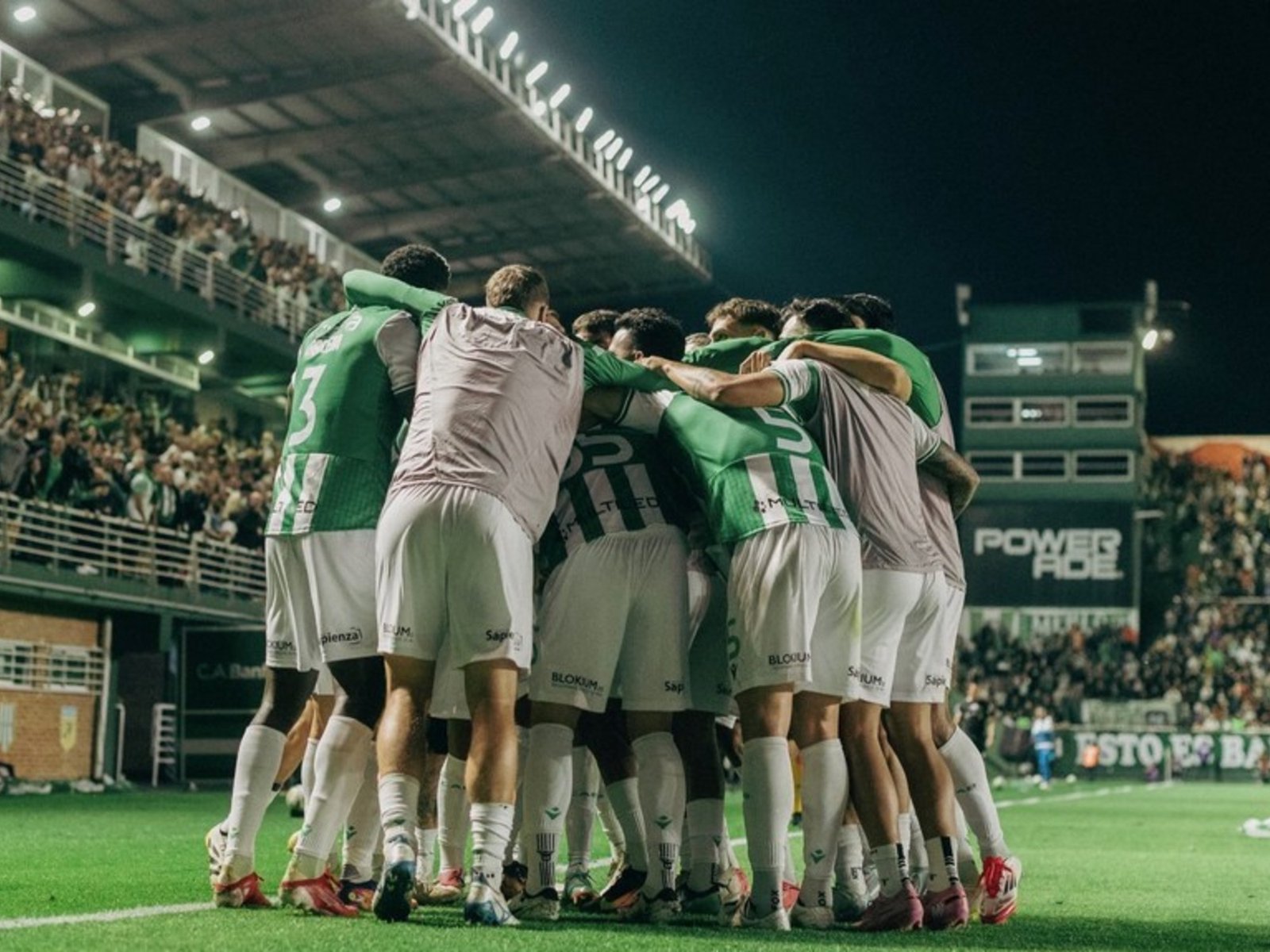 Banfield, lleno de problemas, visita a Huracán en el debut del Clausura :: Olé