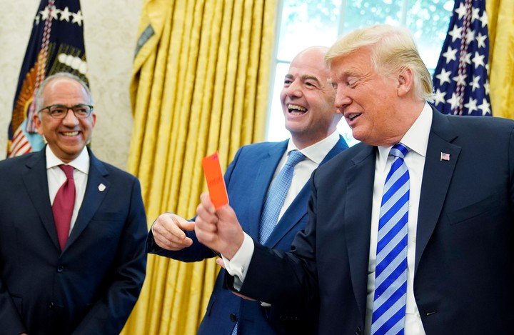 Otros tiempos: Cordeiro junto a Infantino y Trump (Photo by MANDEL NGAN / AFP).