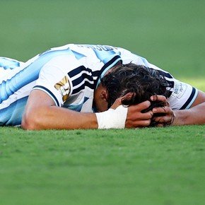 La errática final de Giuliano Simeone: perdió un gol y la marca de Ferran Torres en el de España