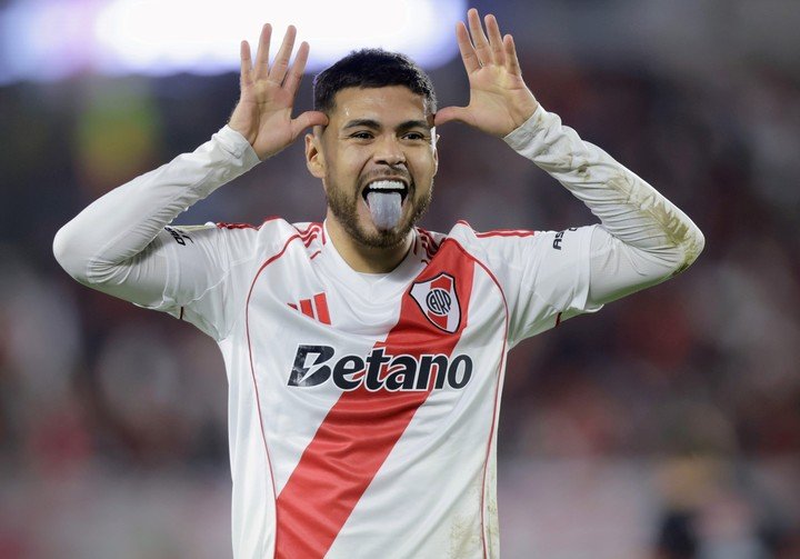 Paulo Díaz, de la felicidad a una triste salida. FOTOBAIRES.