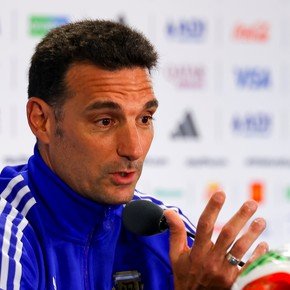 Scaloni: de "no hay favoritismo a Argentina" a "si Leo quiere va a patear él los penales"