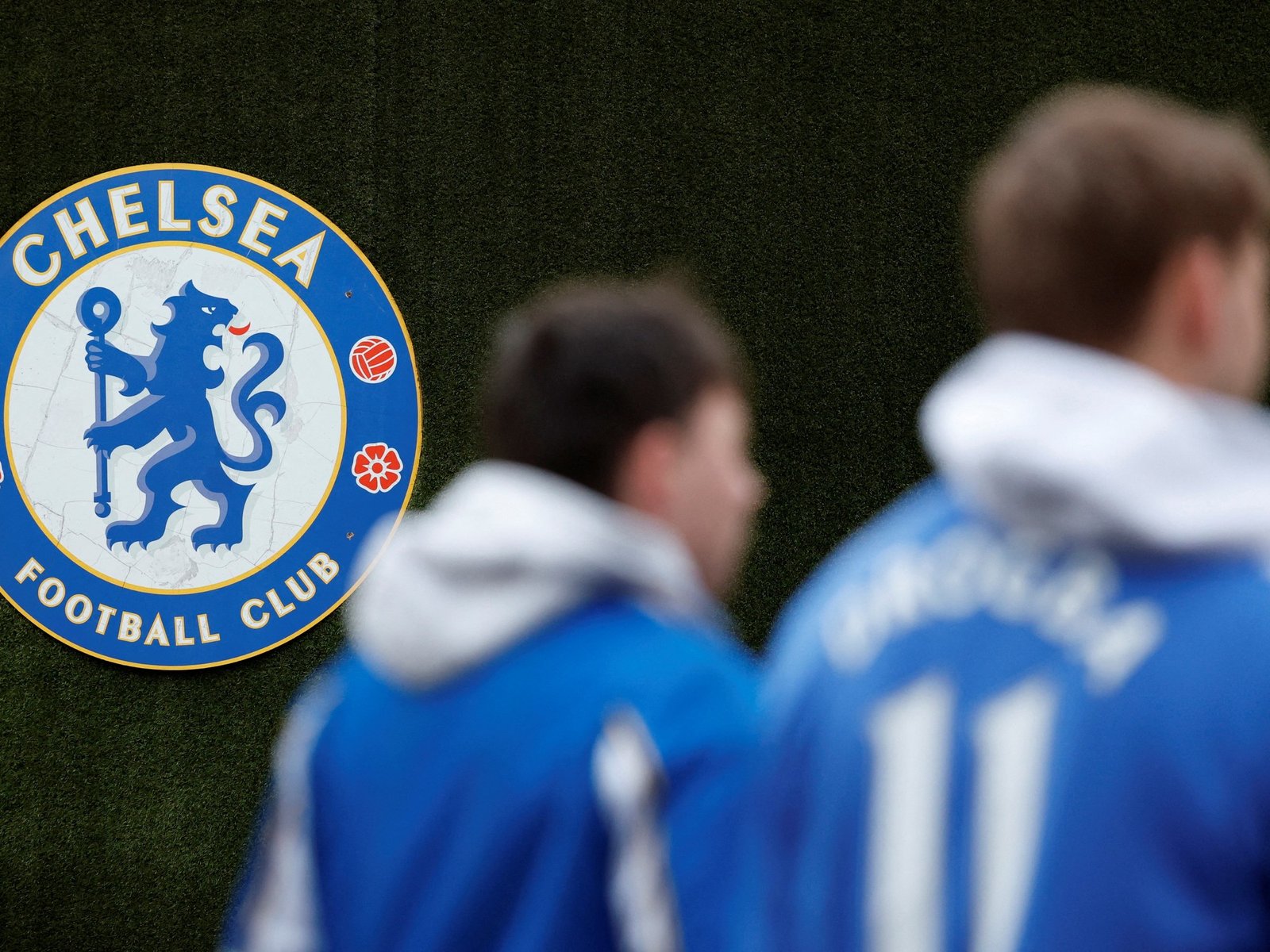 Chelsea recibió una multa millonaria por irregularidades en transferencias y quedó bajo advertencia de la FA