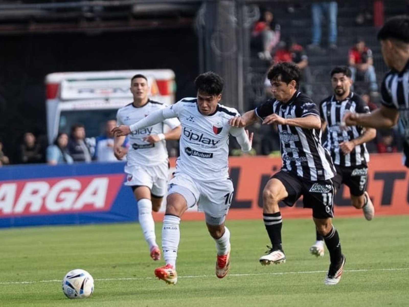 Colón se quedó sin invicto en Santa Fe y dejó pasar una buena chance :: Olé