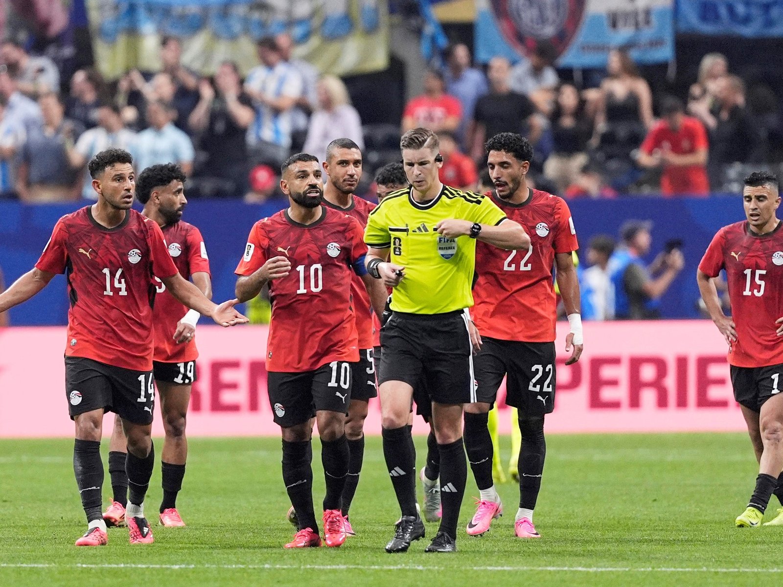 Contundente defensa de la FIFA al árbitro Letexier tras las polémicas en Argentina vs Egipto: "No somos influenciados por nadie"