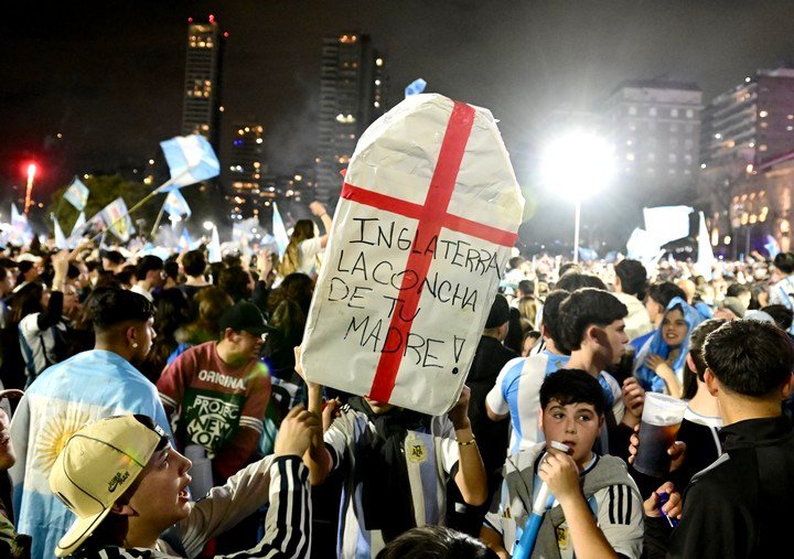 En Rosario apareció este ataúd de Inglaterra.