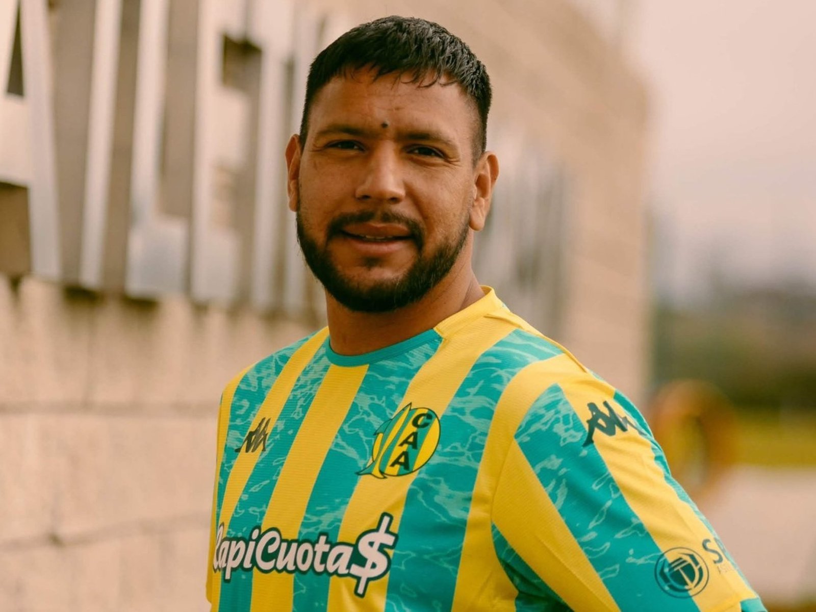 El ex Boca que fue presentado por Aldosivi antes del partido contra River :: Olé