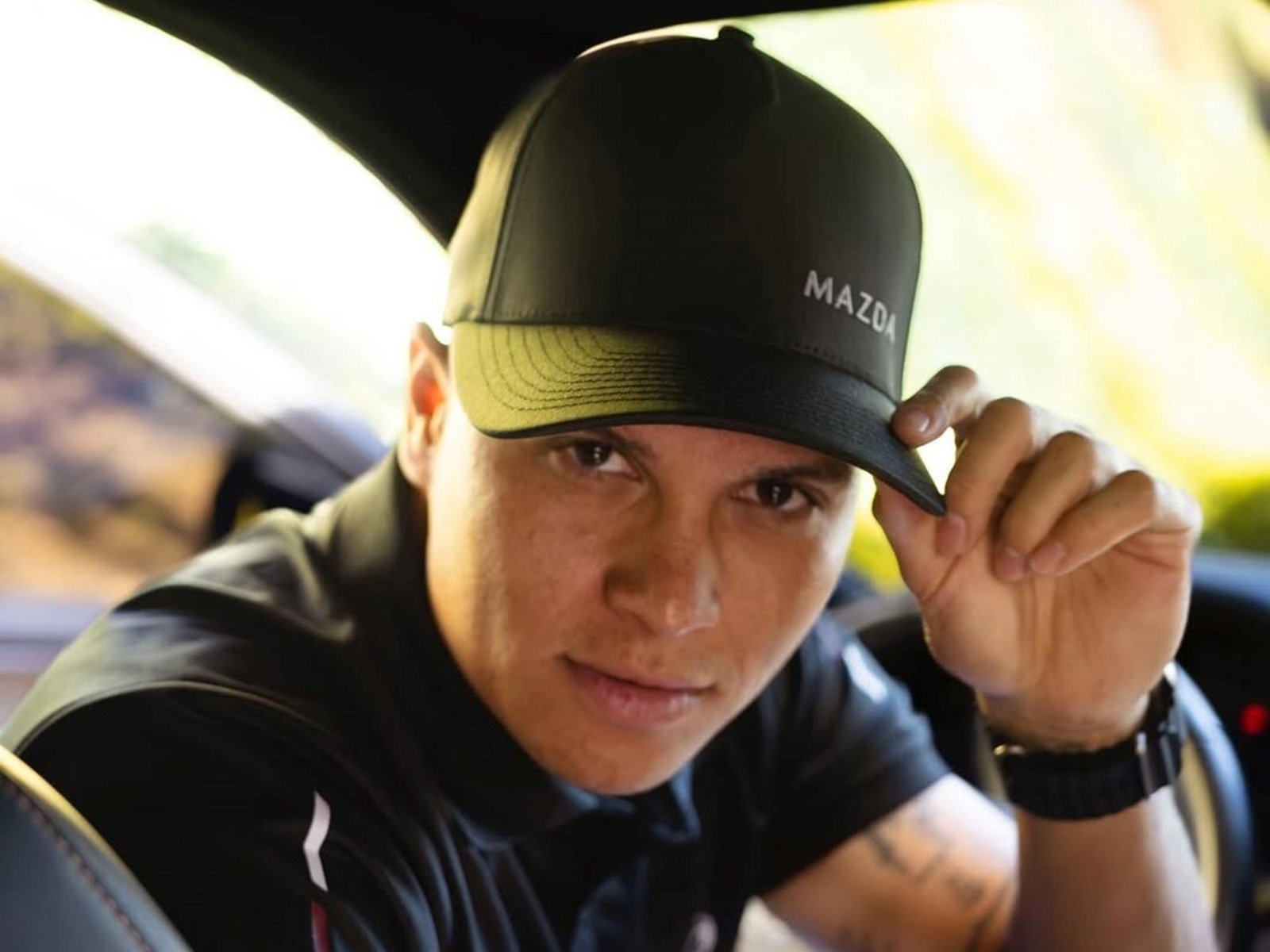 El inesperado cruce de Juanfer Quintero con un influencer en Colombia: "¿Te pido permiso?" :: Olé