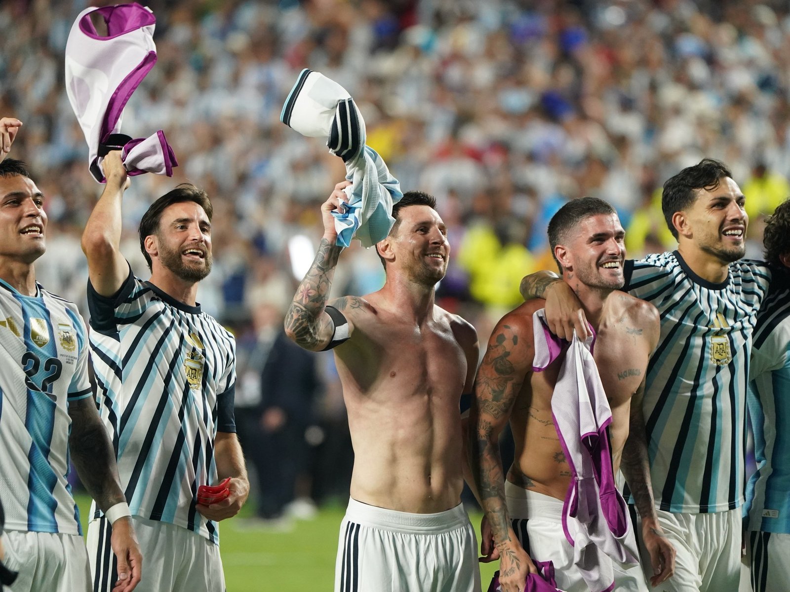 "El que no salta es un inglés": el festejo de los jugadores luego del triunfo ante Suiza :: Olé