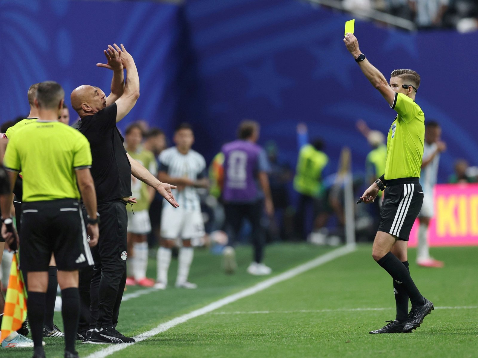 El técnico de Egipto explicó qué quiso decir con el gesto de brazos cruzados en la agónica derrota ante Argentina: “No era por racismo”