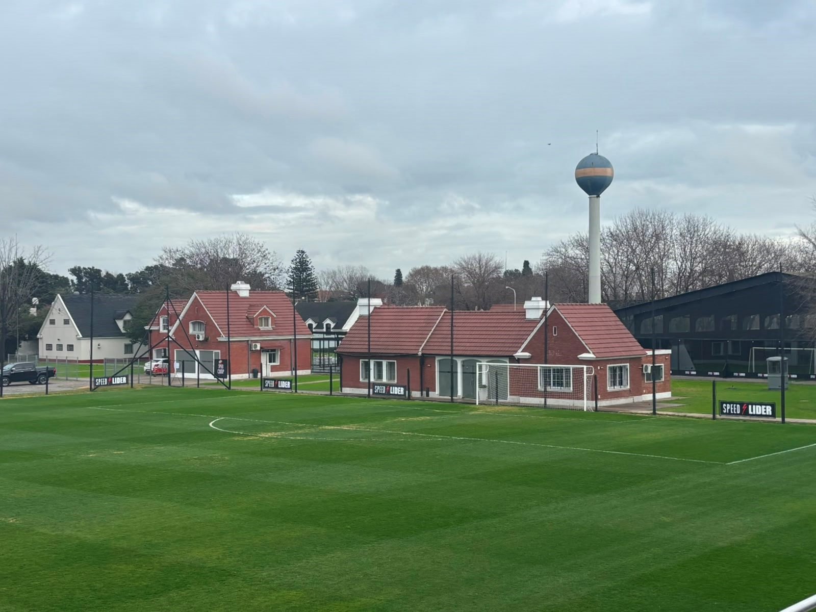 El templo de Boca que hoy alberga a su rival en el Clausura :: Olé