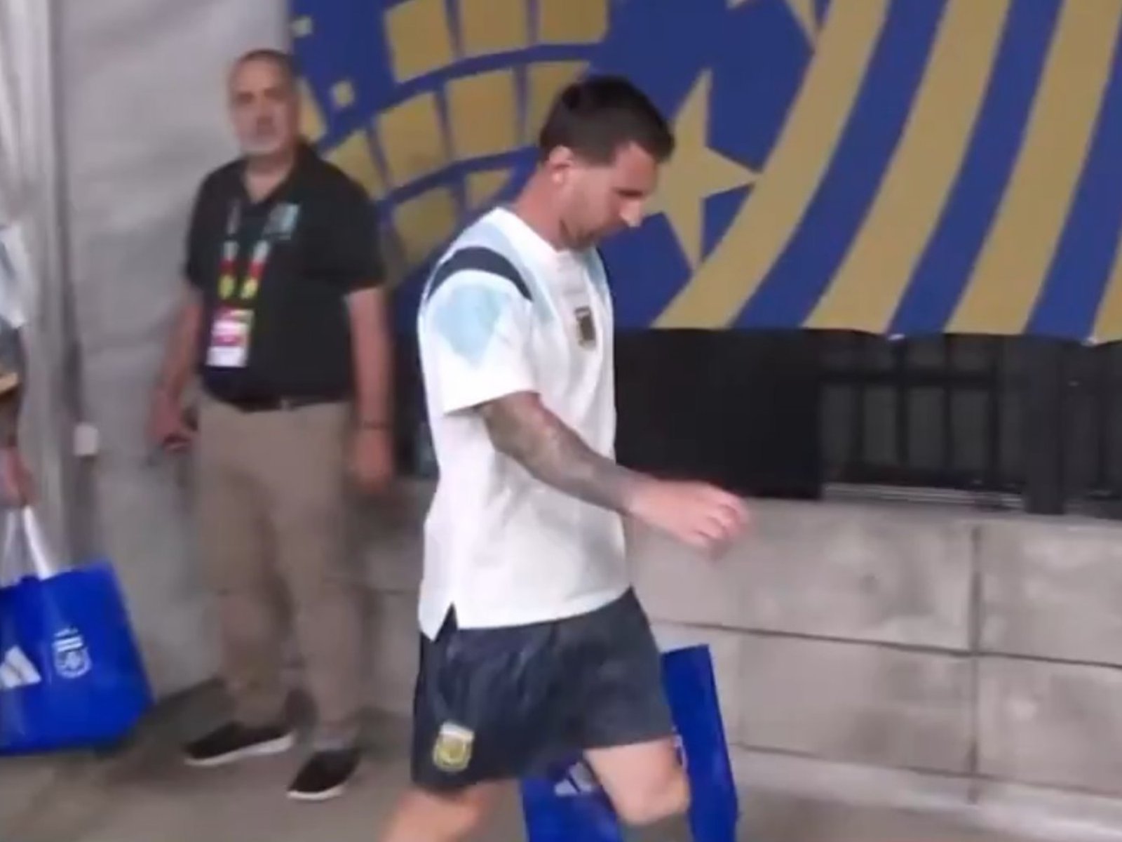 En silencio: así se retiraron del estadio los jugadores de la Selección después de la final perdida :: Olé