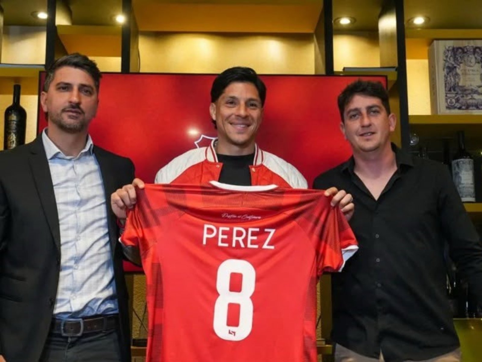 Enzo Pérez volvió a jugar en Maipú luego de 24 años :: Olé