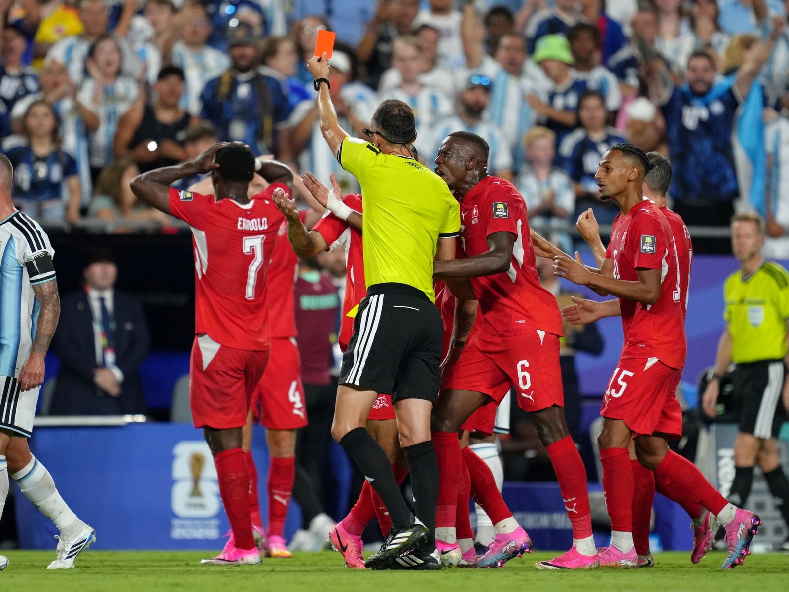 Error confirmado: no era roja a Embolo en Argentina-Suiza :: Olé