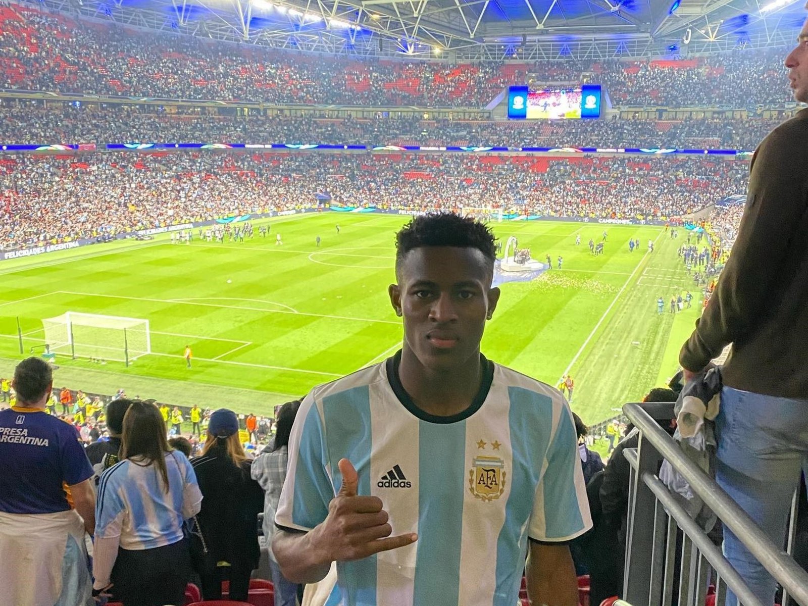 Es inglés, jugó en El Porvenir, se enamoró de la Argentina y de Boca, y palpita la semifinal: “En Inglaterra tienen rencor por Maradona” :: Olé