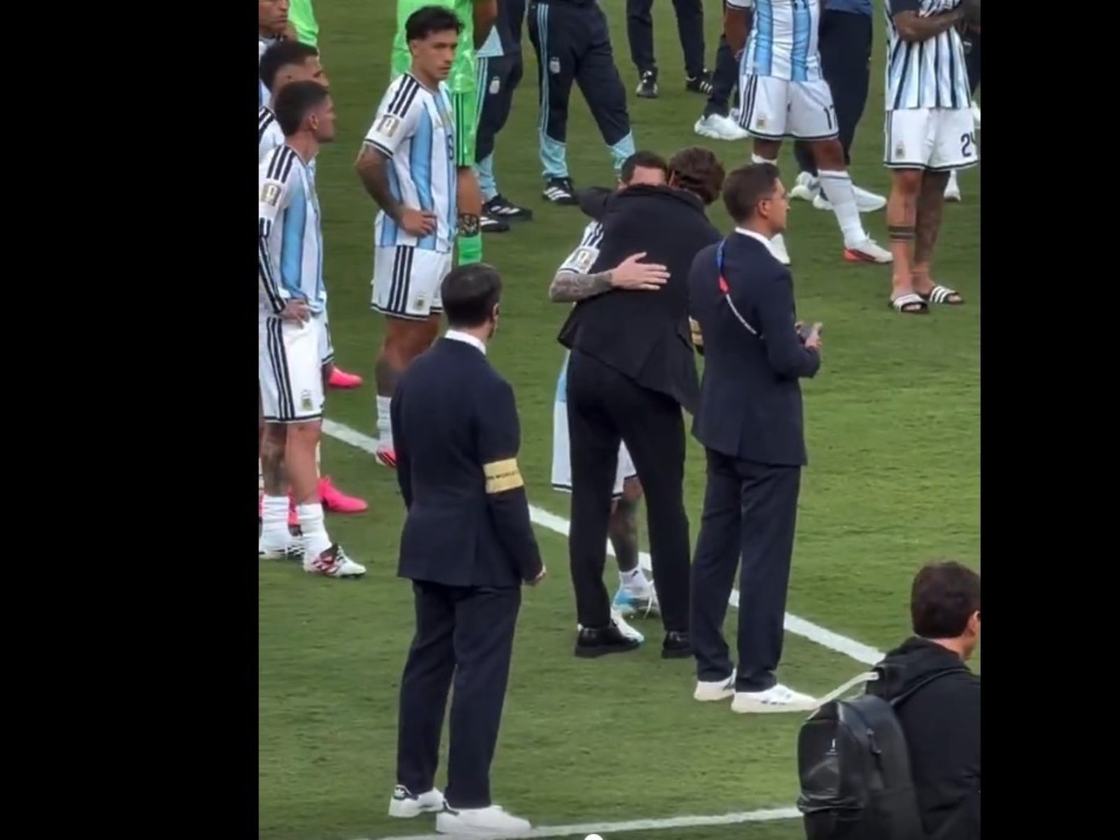 Eternos rivales, luego compañeros y caballerosidad tras la final: el gesto de Sergio Ramos con Messi :: Olé