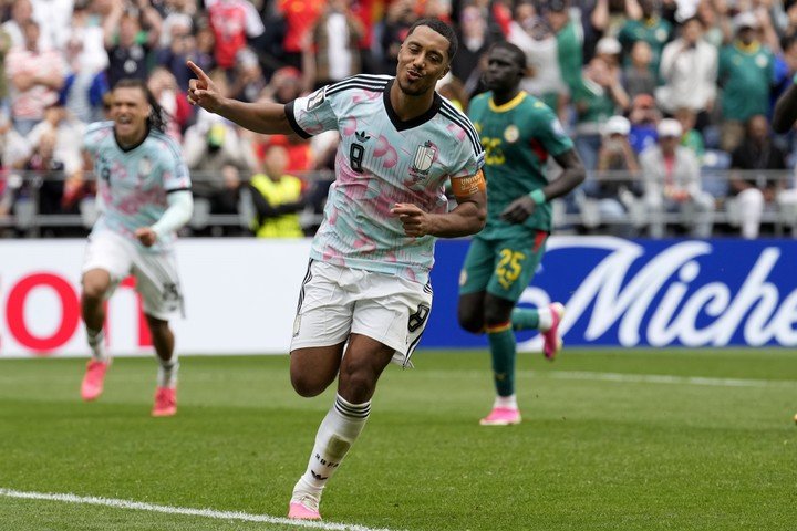 Youri Tielemans marcó por duplicado y rescató a Bélgica. (EFE)