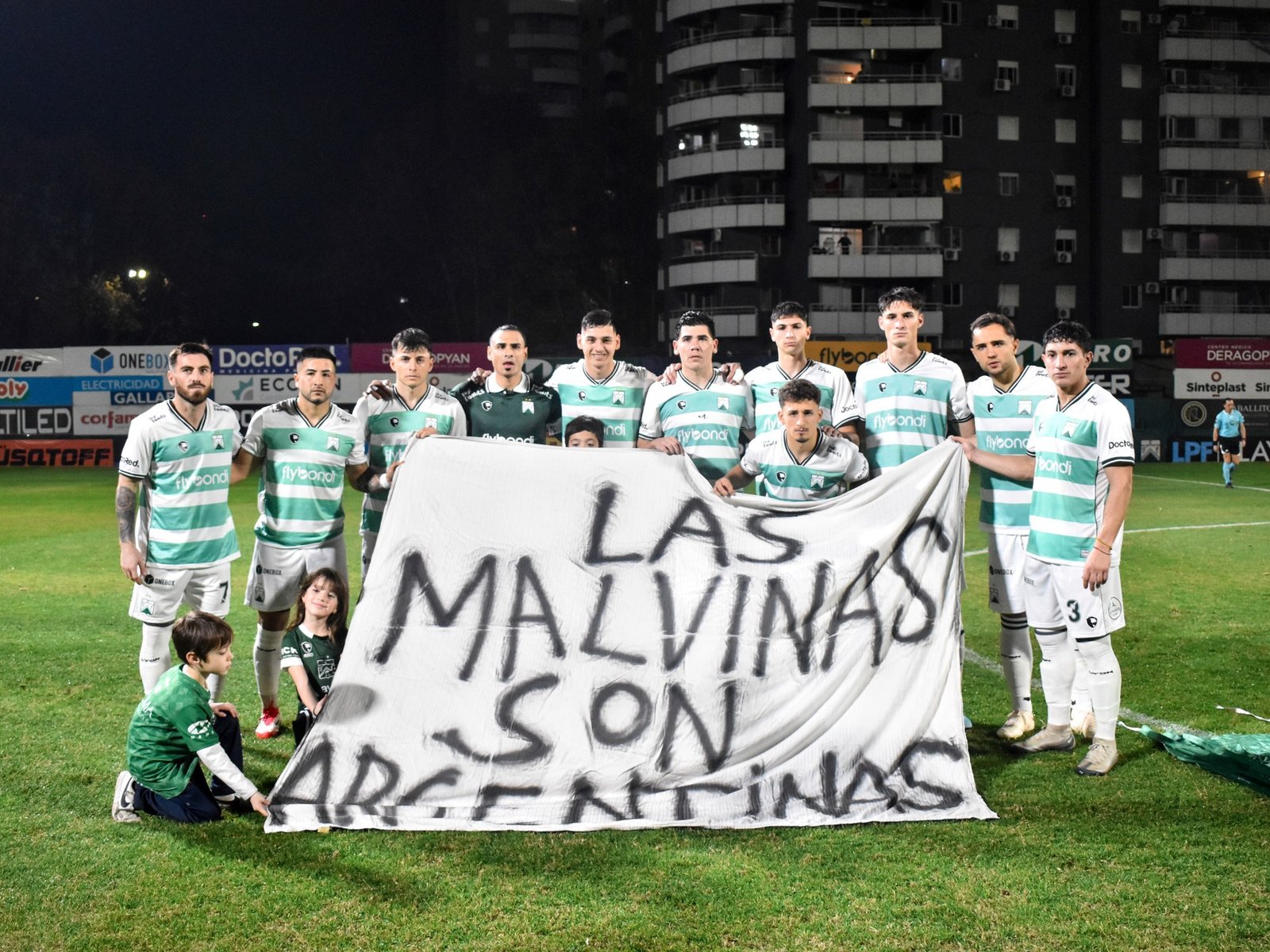 Ferro, imparable: triunfazo frente a Colón y más puntero que nunca :: Olé