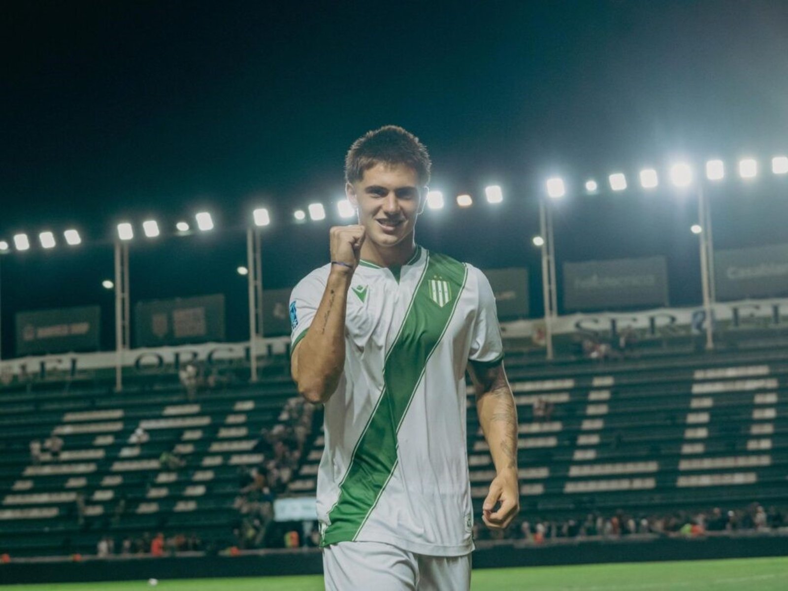 Fue descubierto por el padre de Gallardo, al final no quedó en River y hoy la rompe en Banfield :: Olé