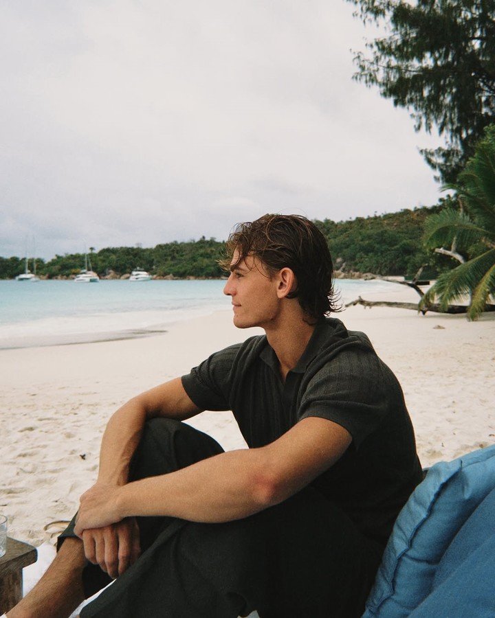 Nico Paz se desconectó en la playa de la vorágine de su priemer Mundial. Foto: @emmaramirezz_.