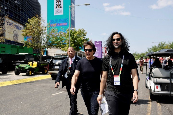Tom Cruise llegó a la cancha. (REUTER)