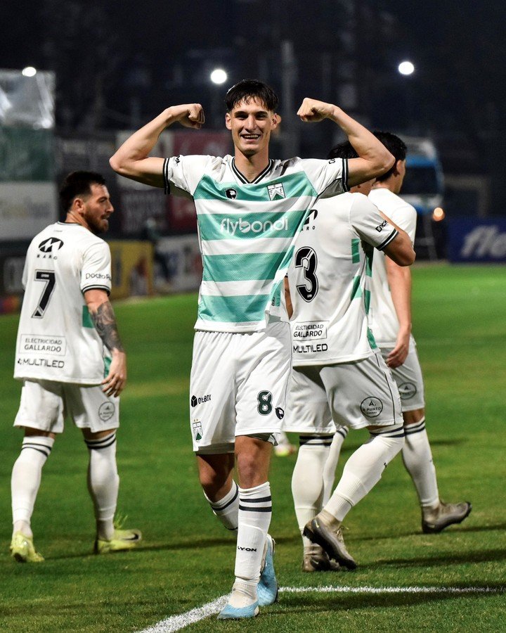 Marra festeja el primero. @FerroOficial